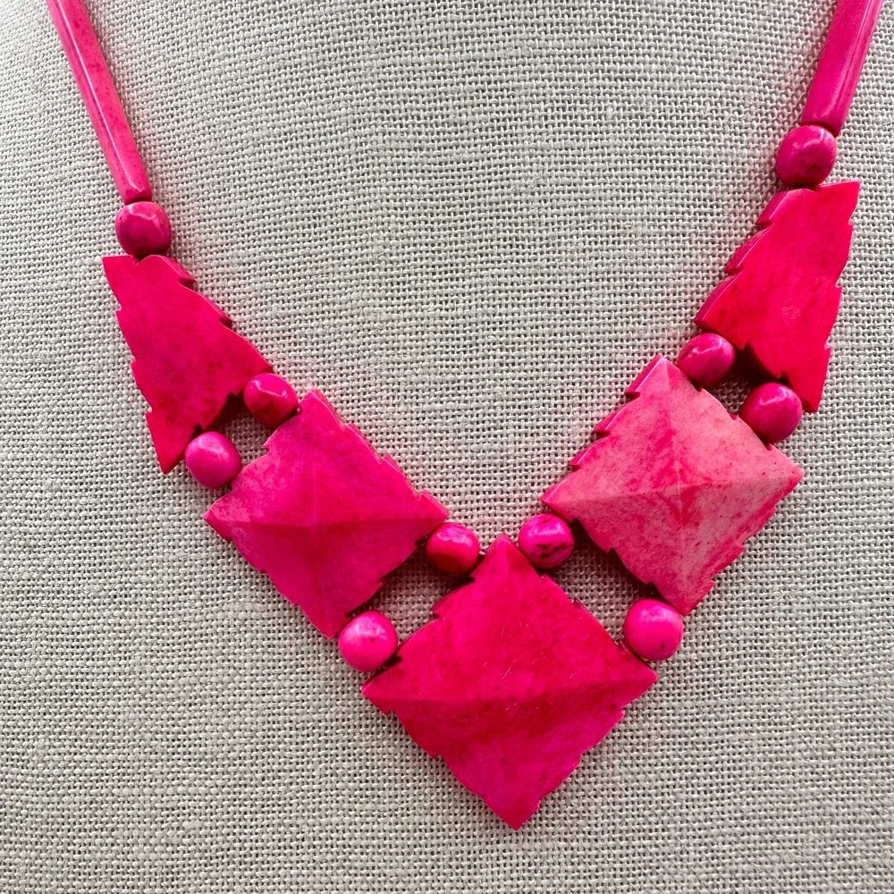 Vintage 80s Fuchsia Beaded Bib Necklace - Bold Statement Jewelry